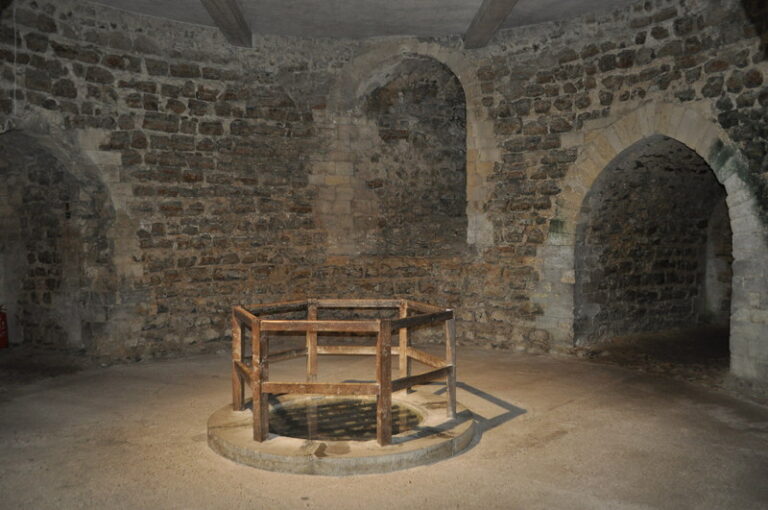Rooms in a Medieval Castle - Castles and History
